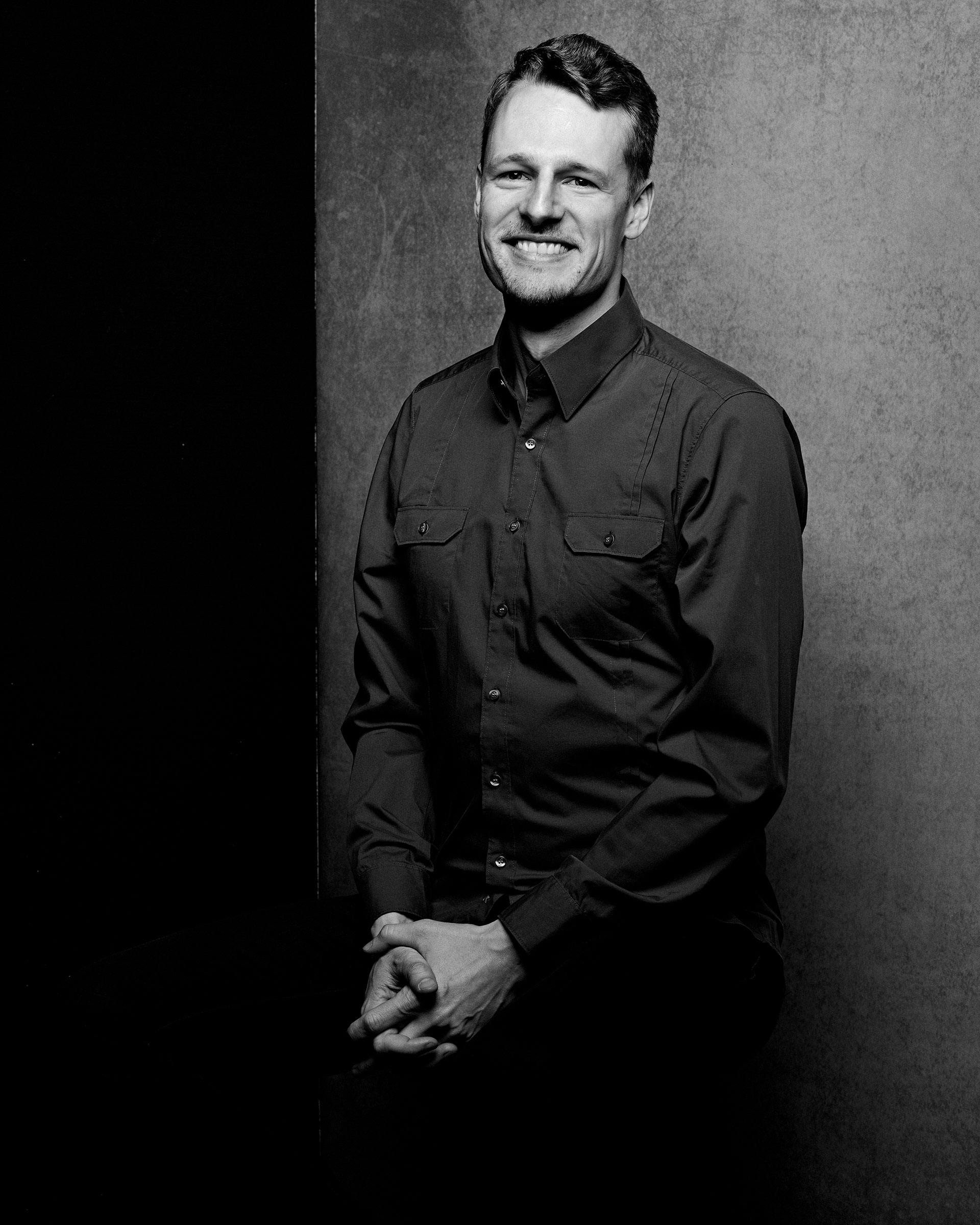 fotograf-fuerth-portrait-studio-ch-03 Portraitfotografie im Studio, Männerportraits in Schwarzweiss, Fotograf Fürth