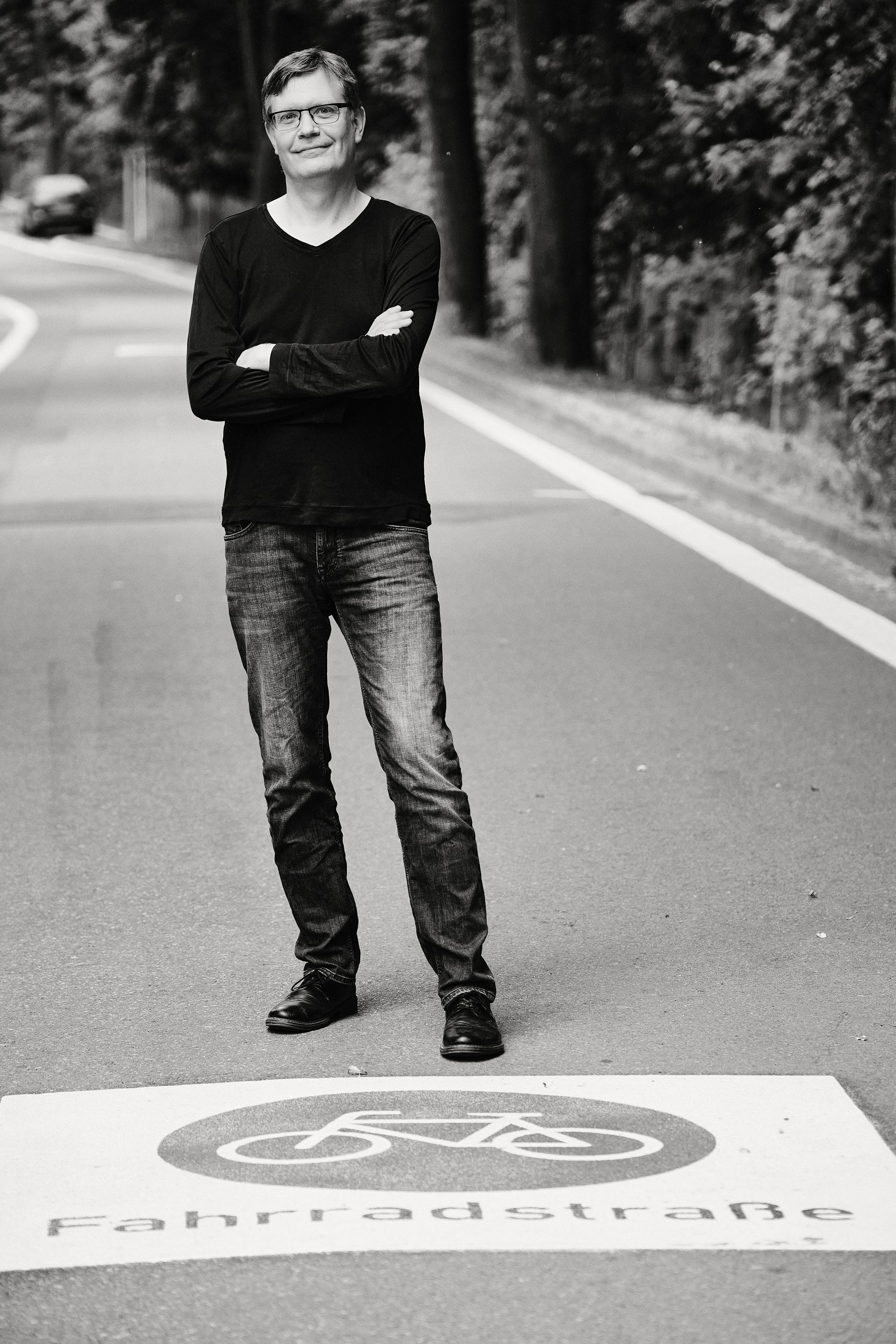 Portrait des Grünen Politikers Sascha Müller