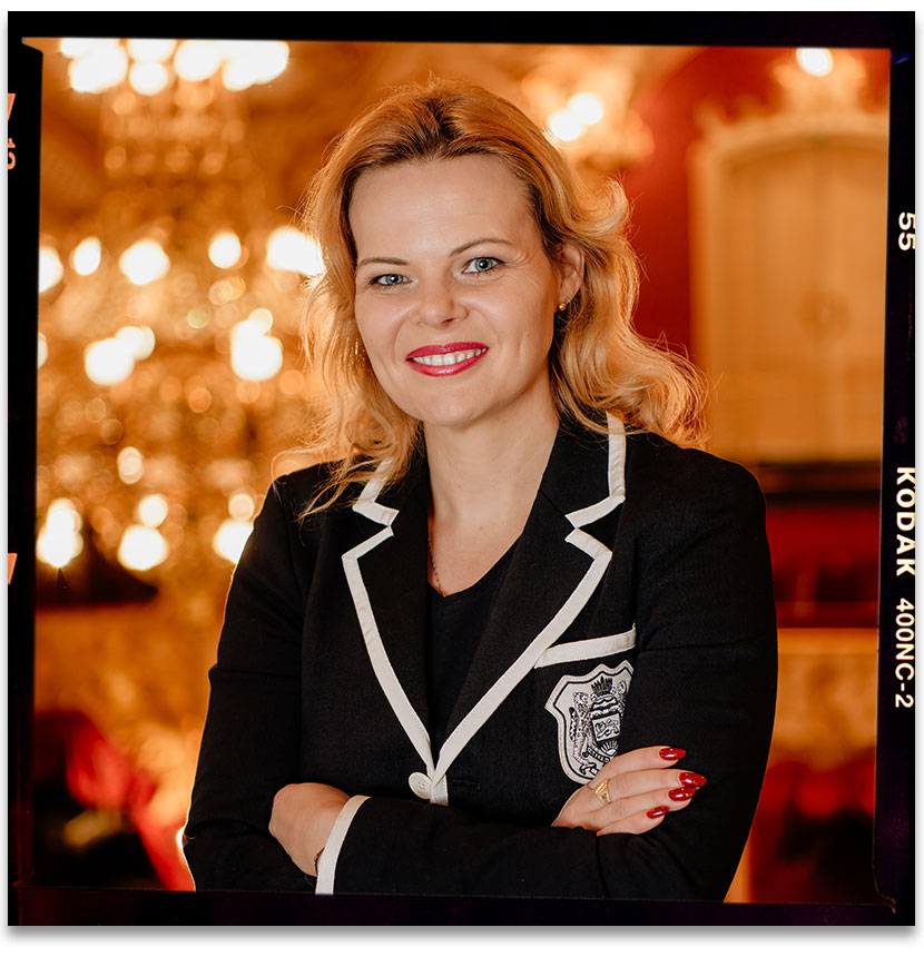 Künstlerfotos mit Silvia Stolz, der Intendantin des Fürther Stadttheaters Künstlerfotos mit Silvia Stolz, der Intendantin des Fürther Stadttheaters