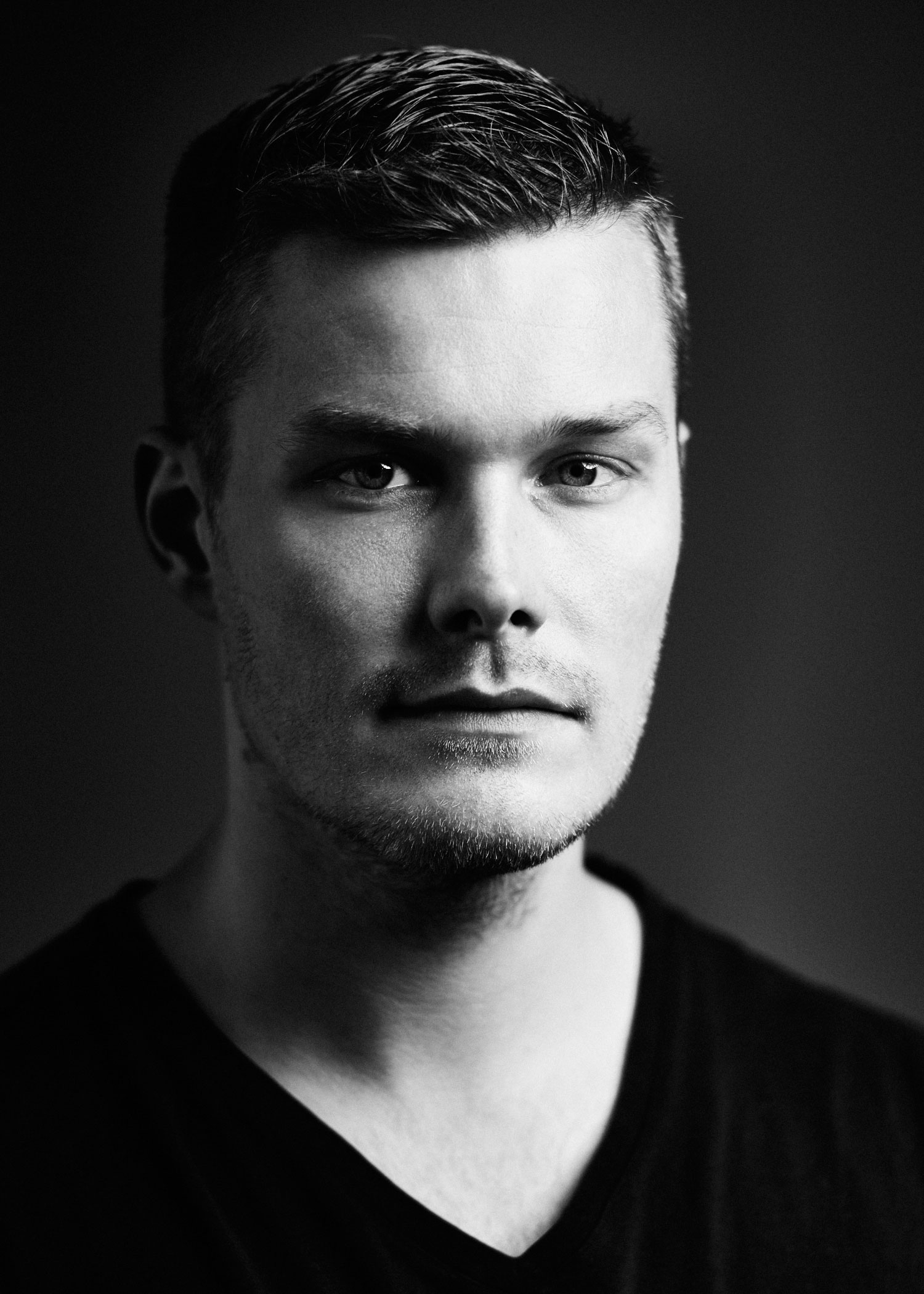 Schauspielerfotos im Studio, Männerportraits in Schwarzweiss, Fotograf Fürth Schauspielerfotos im Studio, Männerportraits in Schwarzweiss, Fotograf Fürth