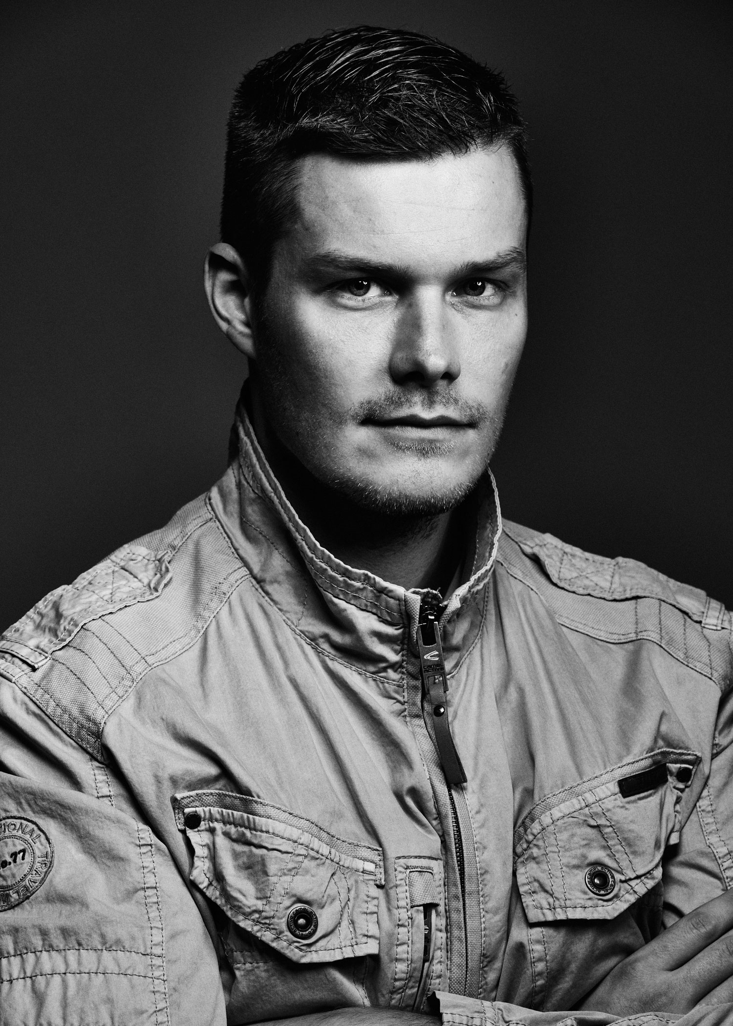 Schauspielerfotos im Studio, Männerportraits in Schwarzweiss, Fotograf Fürth Schauspielerfotos im Studio, Männerportraits in Schwarzweiss, Fotograf Fürth